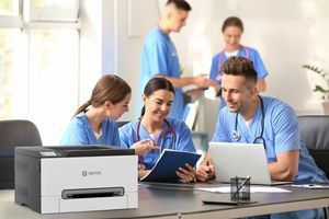 Xerox C300: кольоровий принтер для команд зі зростаючим навантаженням